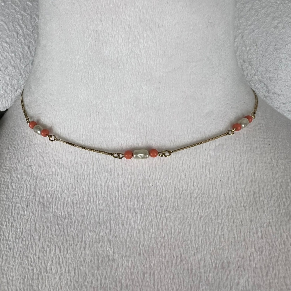 ☘️5/$25 Avon Vintage Gold Tone Faux Pearl and Coral Bead Choker Necklace 15 Inch